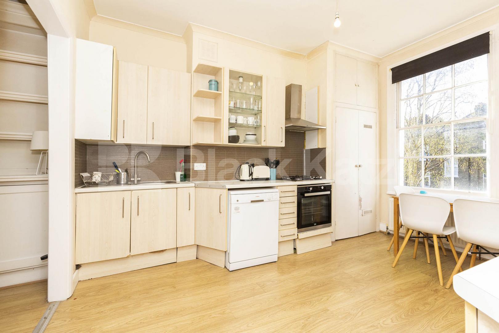 4 bedroom 2 bathroom maisonette with private garden Northchurch Road, Islington